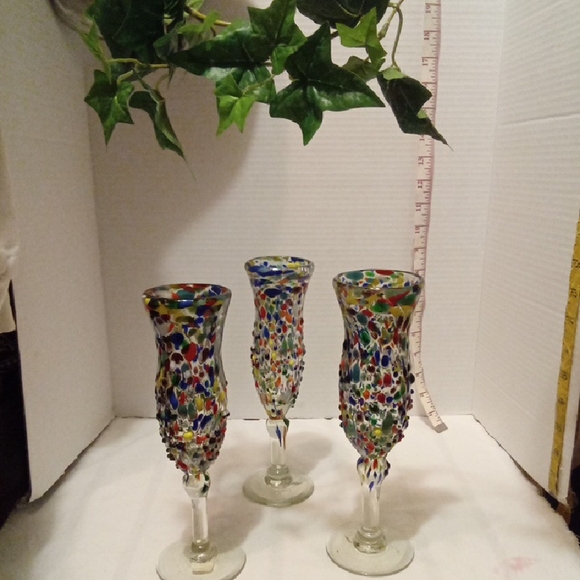 Mexicican ConfettiPebble Stone Glass Champagne Flutes 3